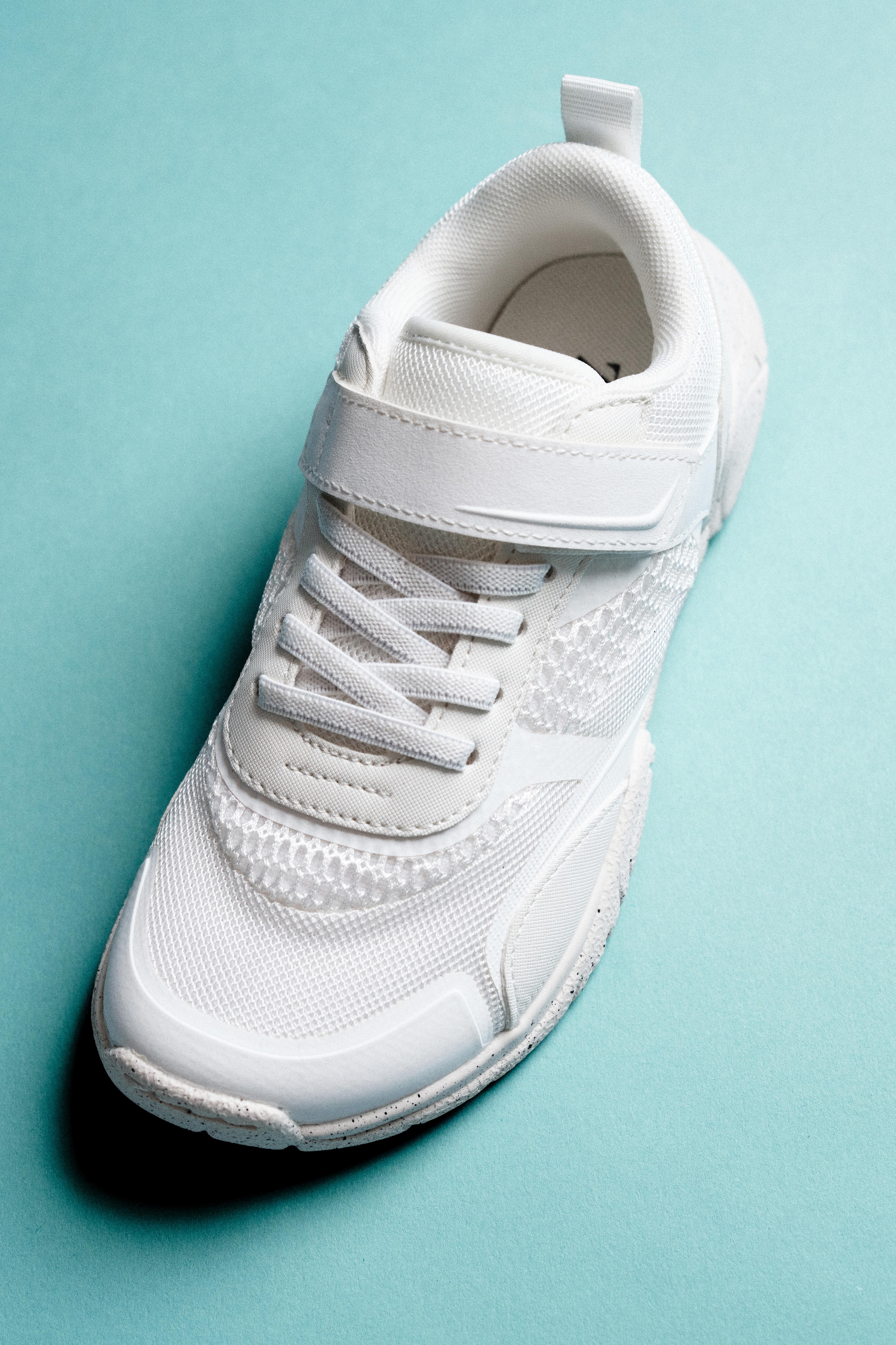 BAREFOOT SNEAKERS