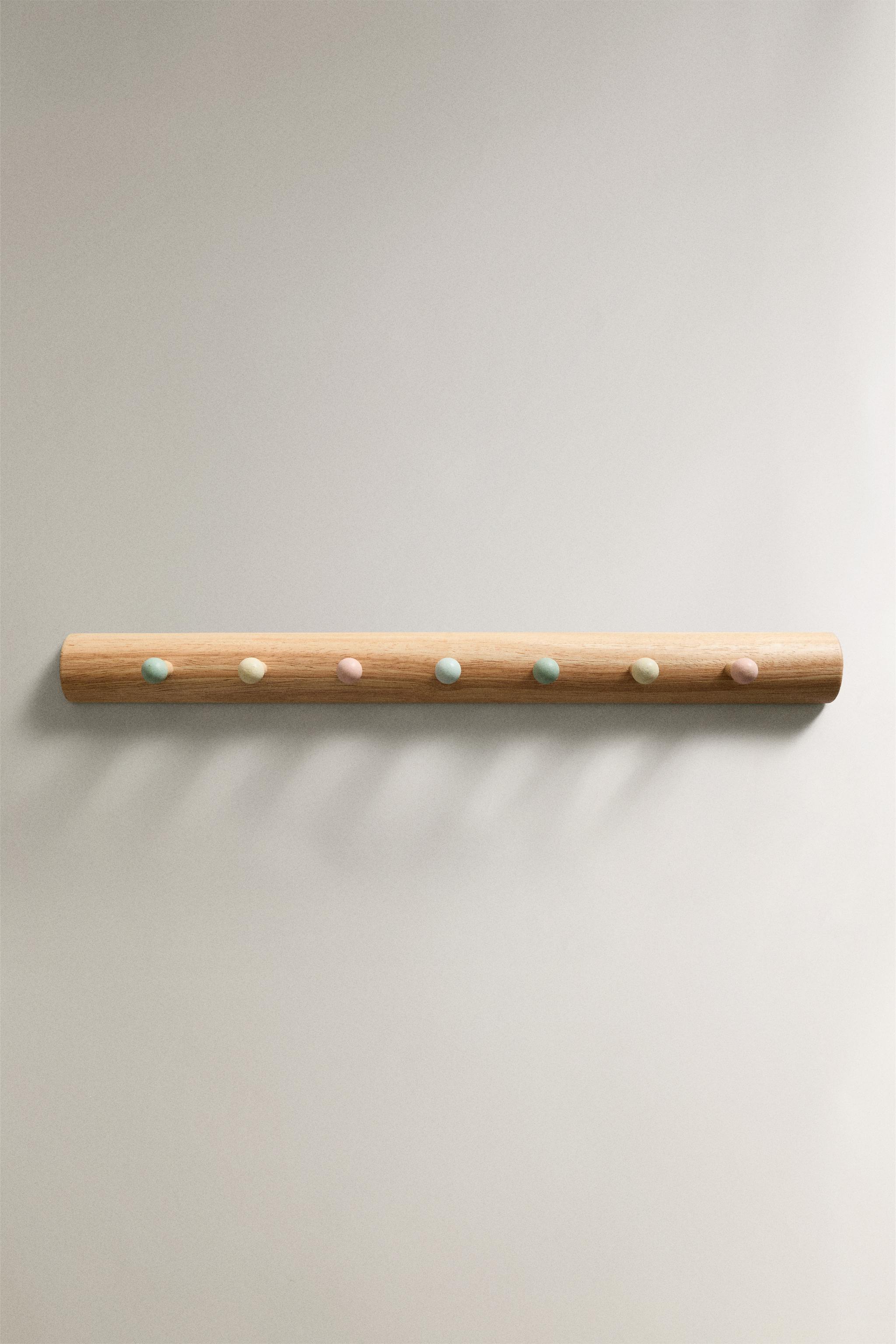 CHILDREN’S MULTICOLORED WALL HANGER