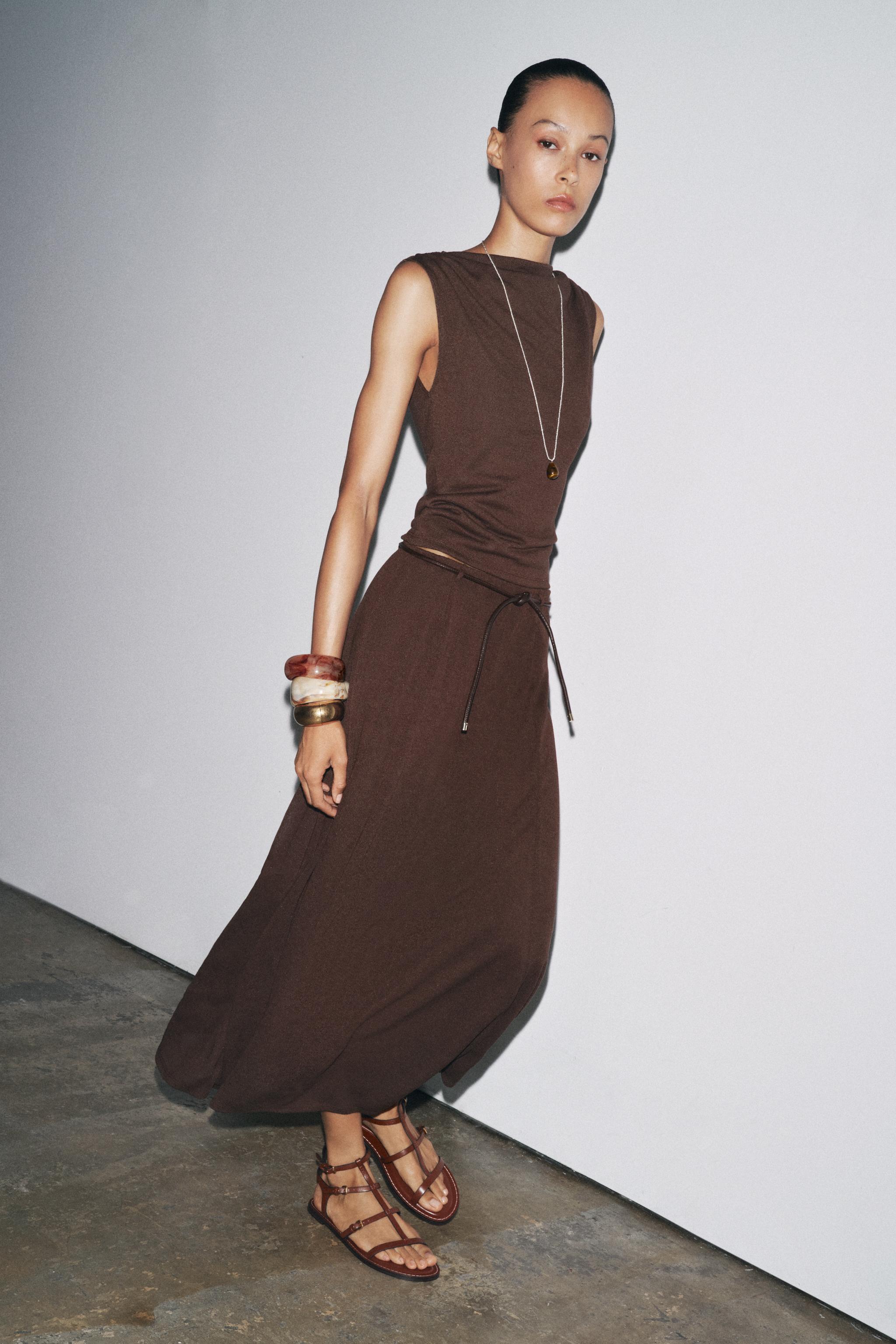 CUT-OUT KNIT TOP