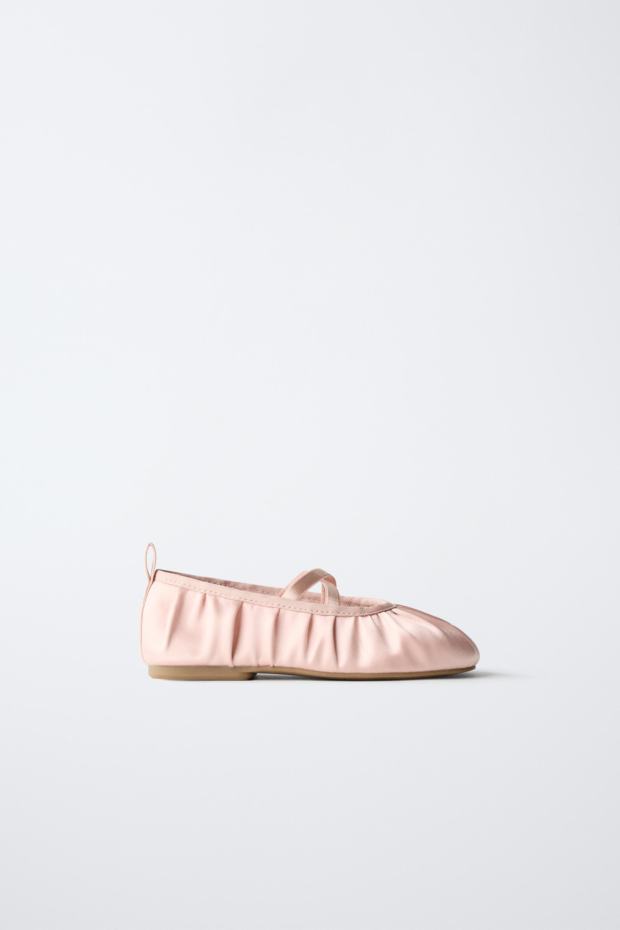 BALLET FLATS WITH DETAIL