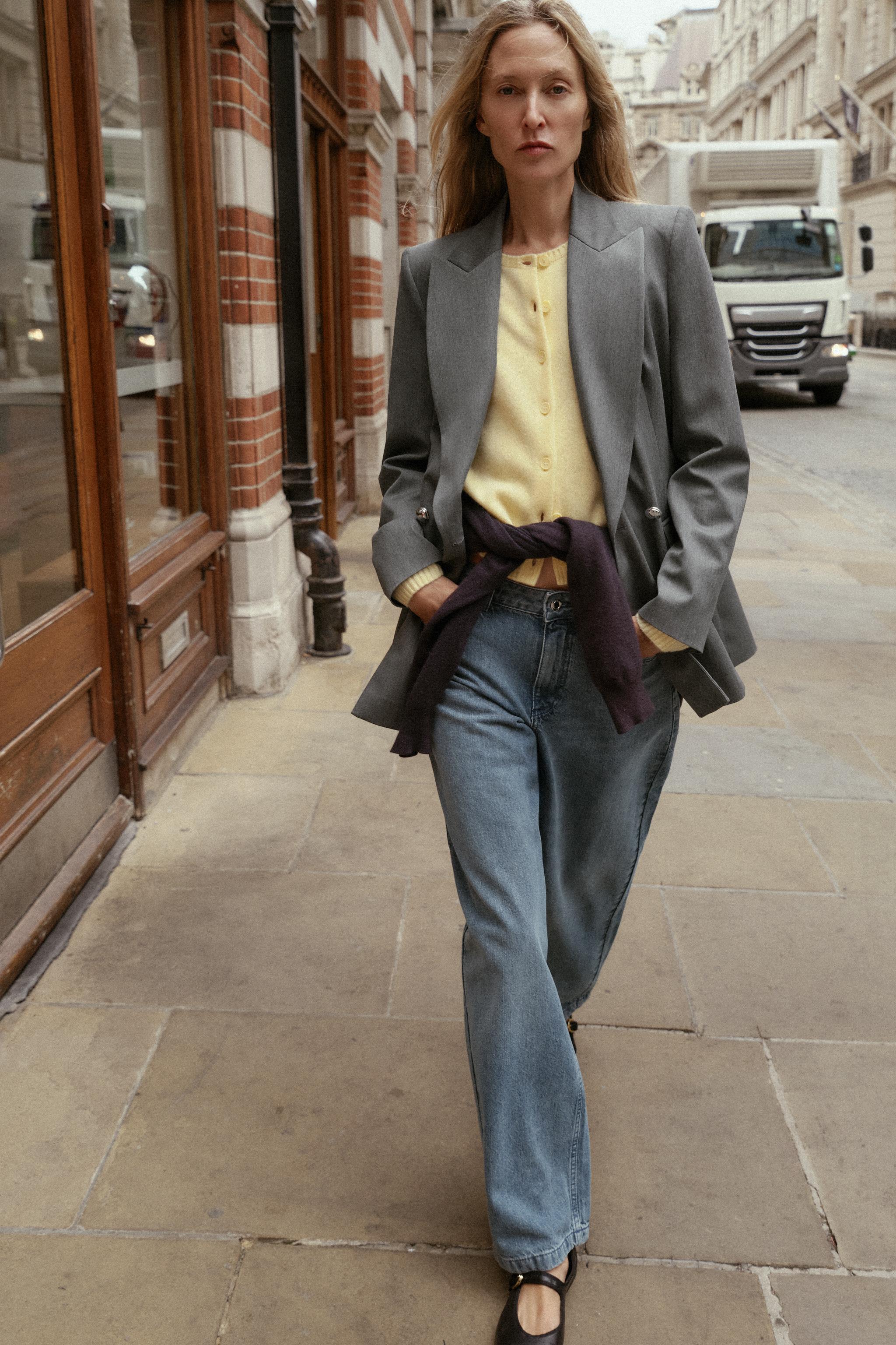 MID-RISE BAGGY JEANS