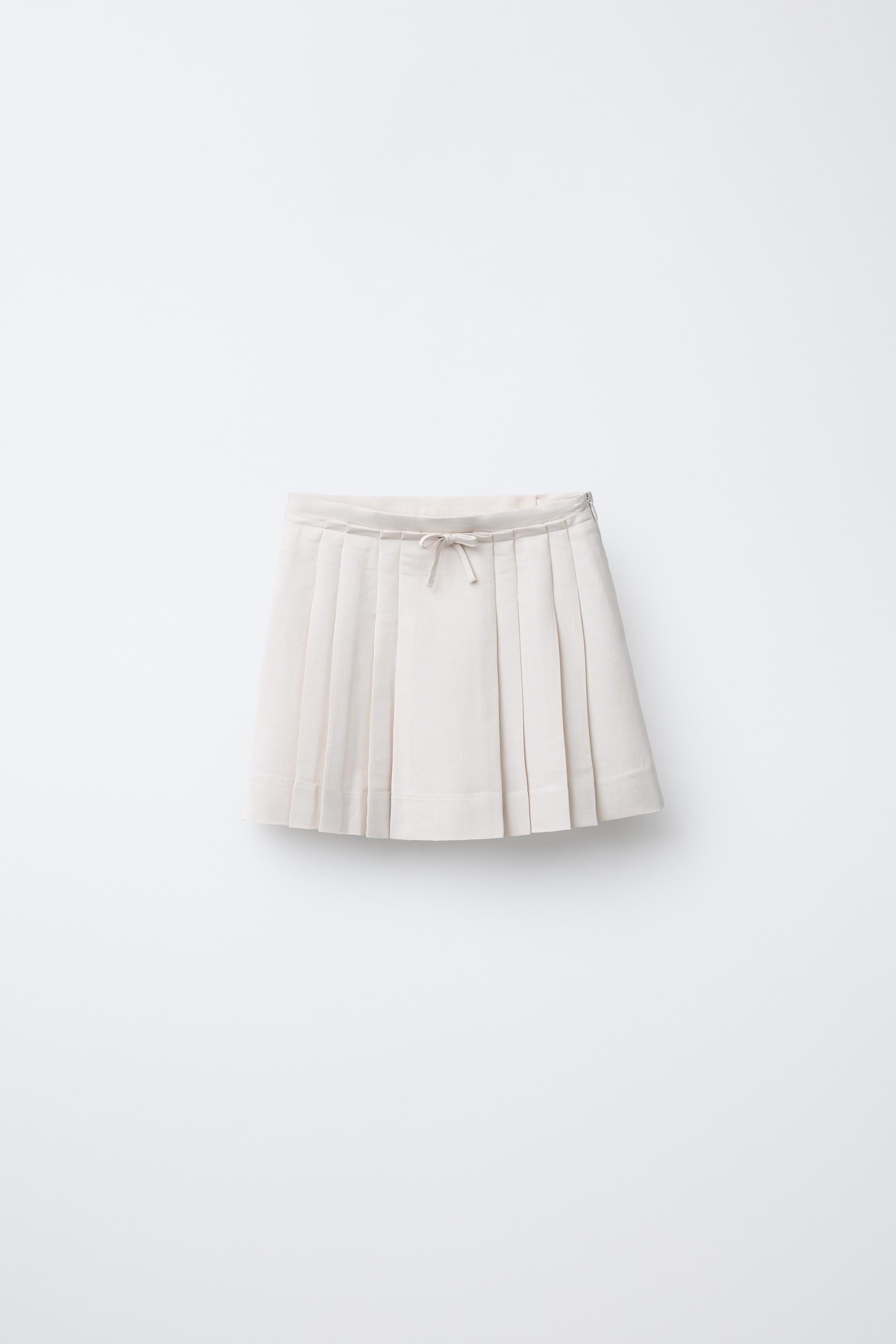 FLOWY PLEATED SKIRT