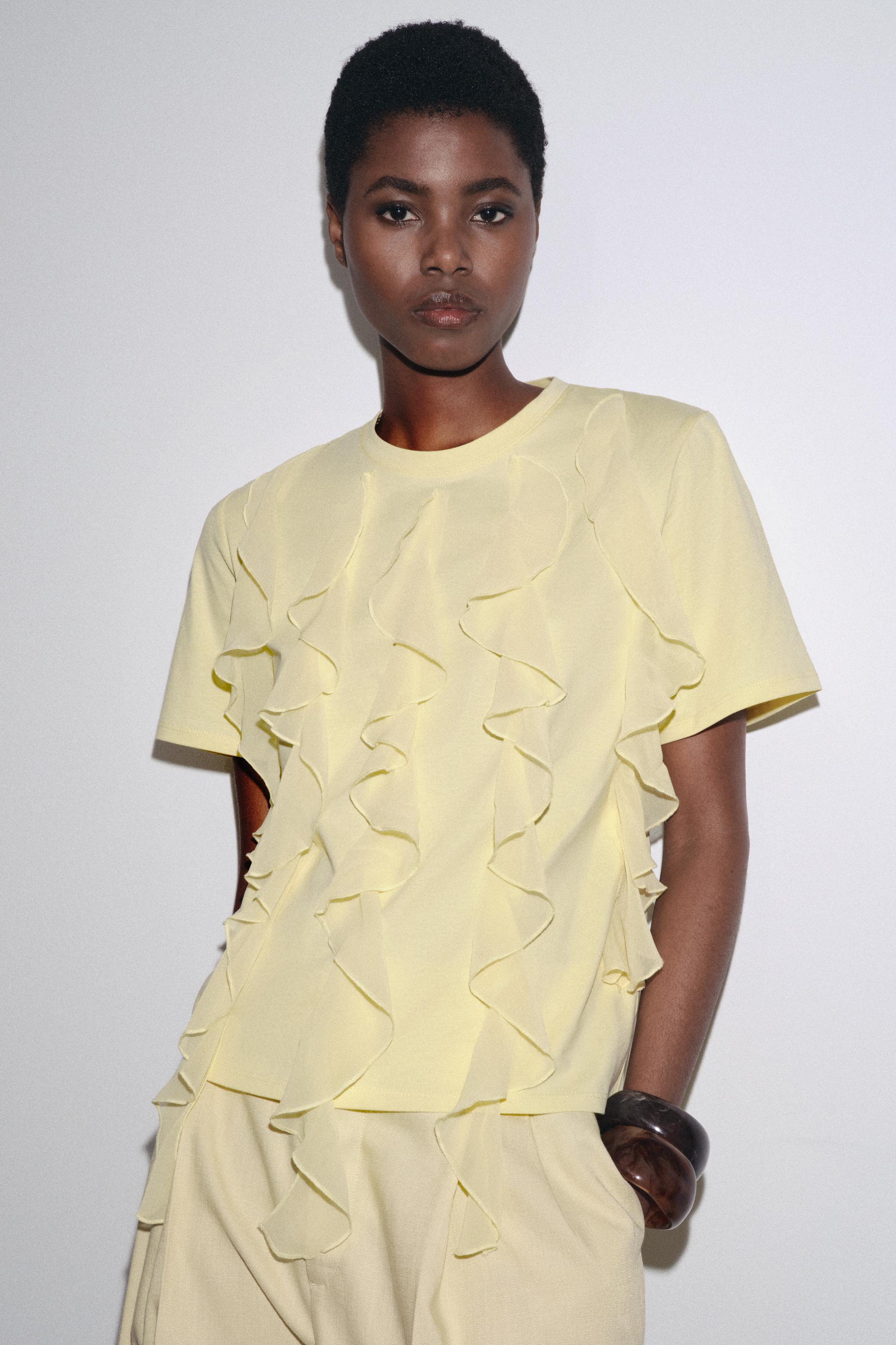 FRONT RUFFLE T-SHIRT
