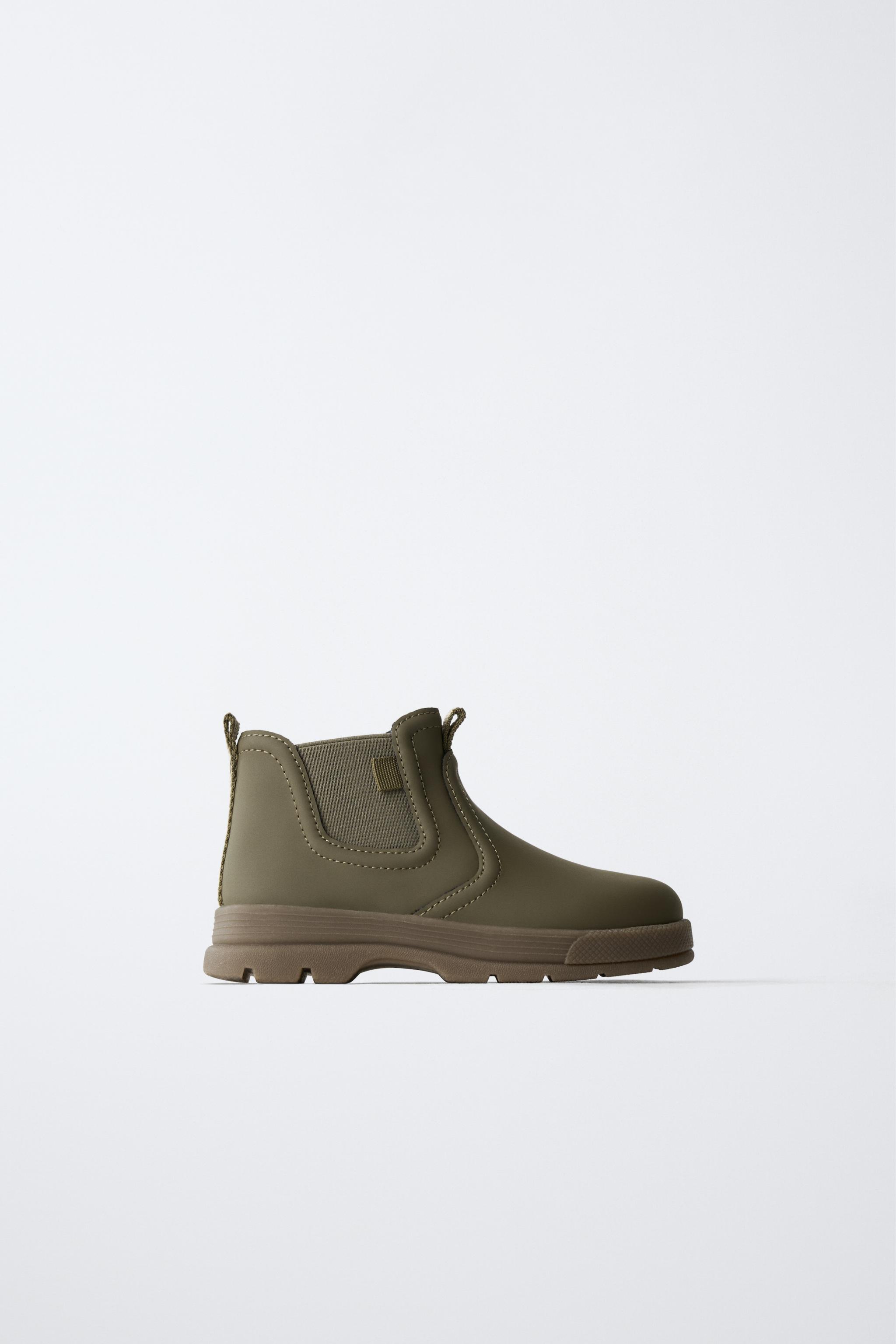 RUBBERIZED BOOTS