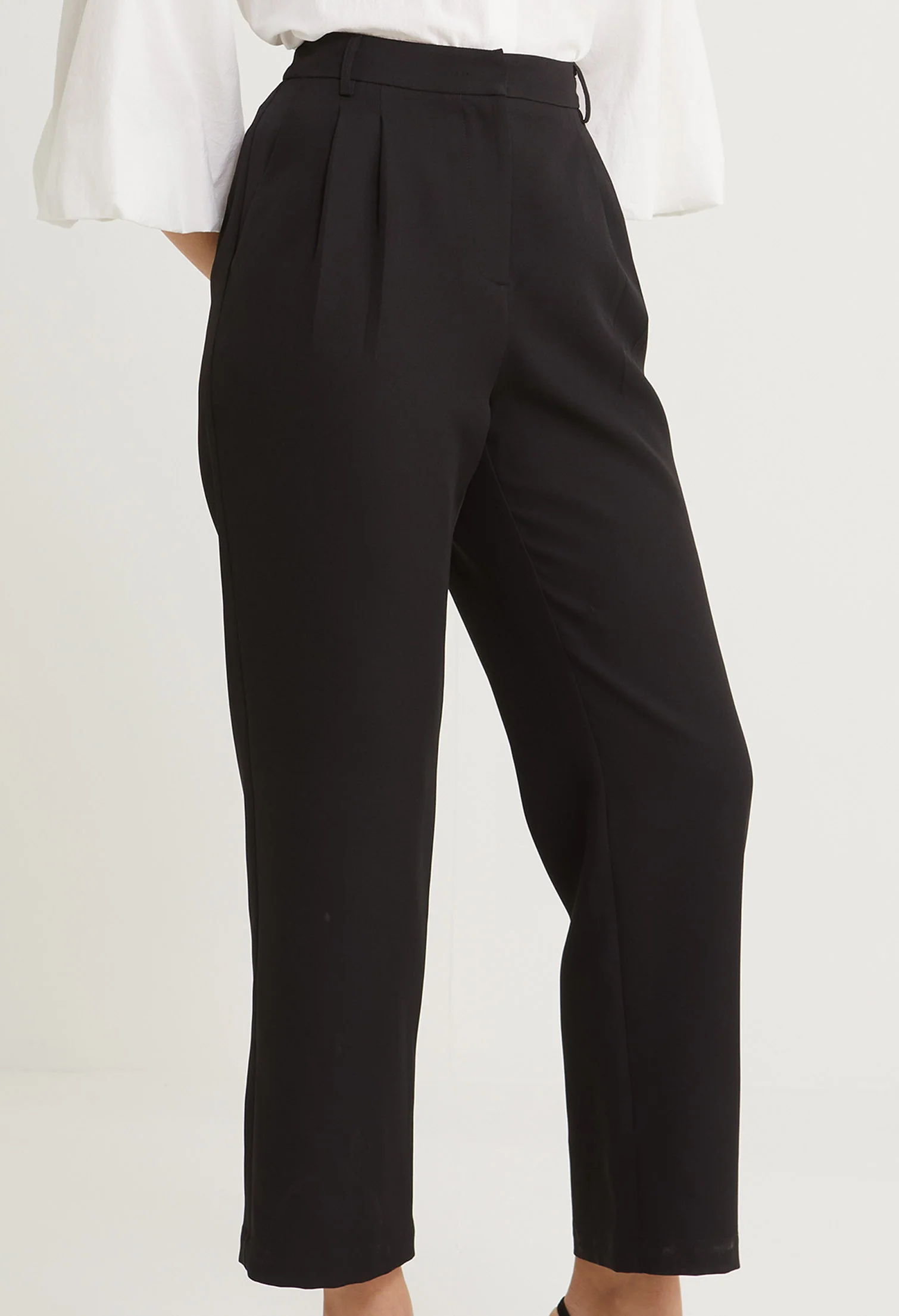 Metropolitan Straight Cut Pants