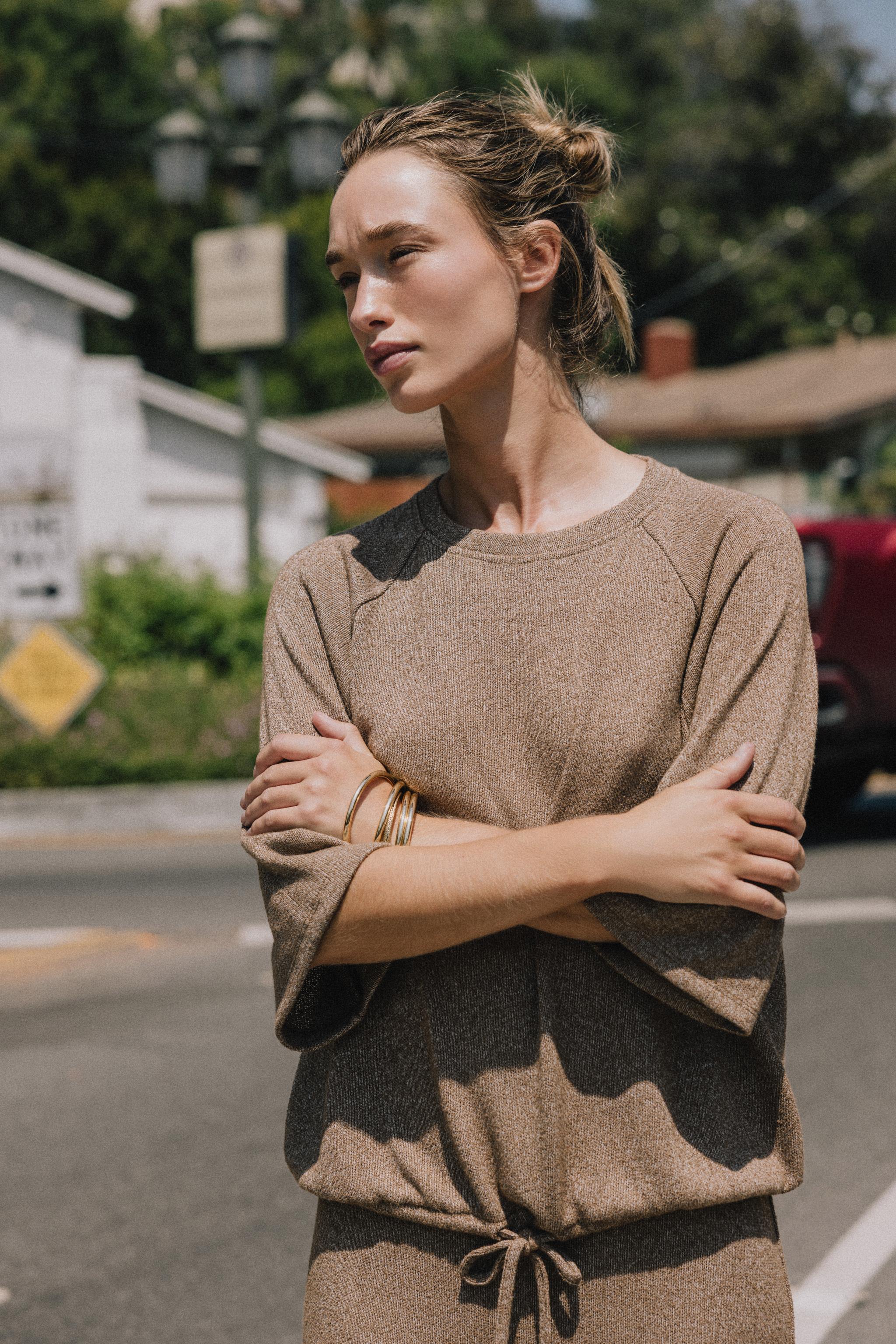 CUT-OUT KNIT T-SHIRT