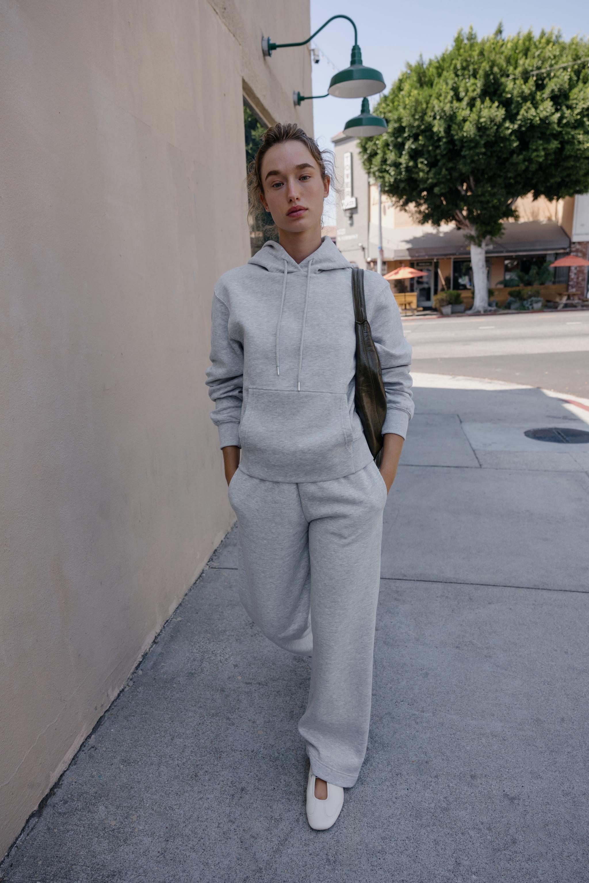 BASIC HOODIE SWEATSHIRT