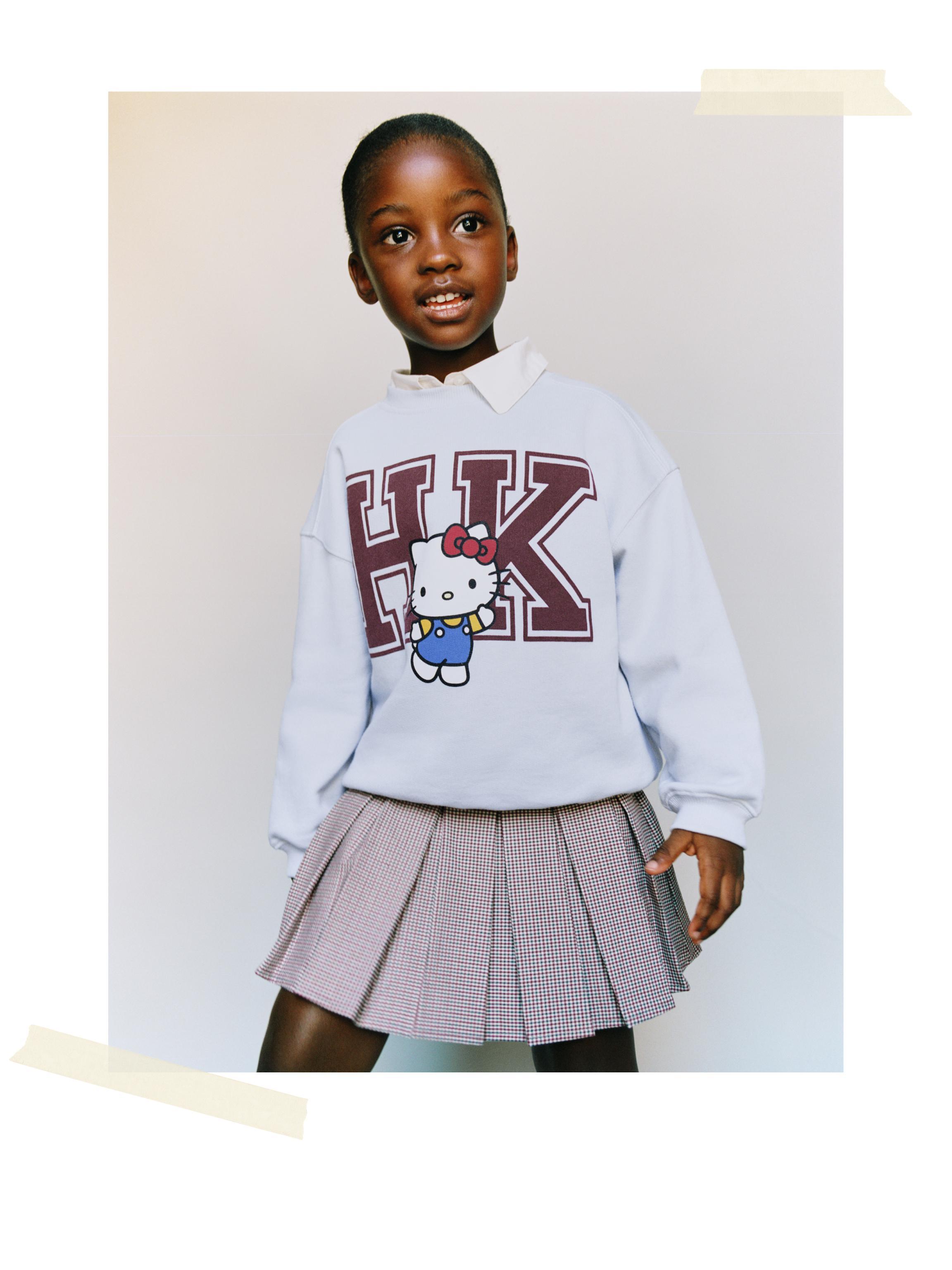 HELLO KITTY © SANRIO PRINT SWEATSHIRT