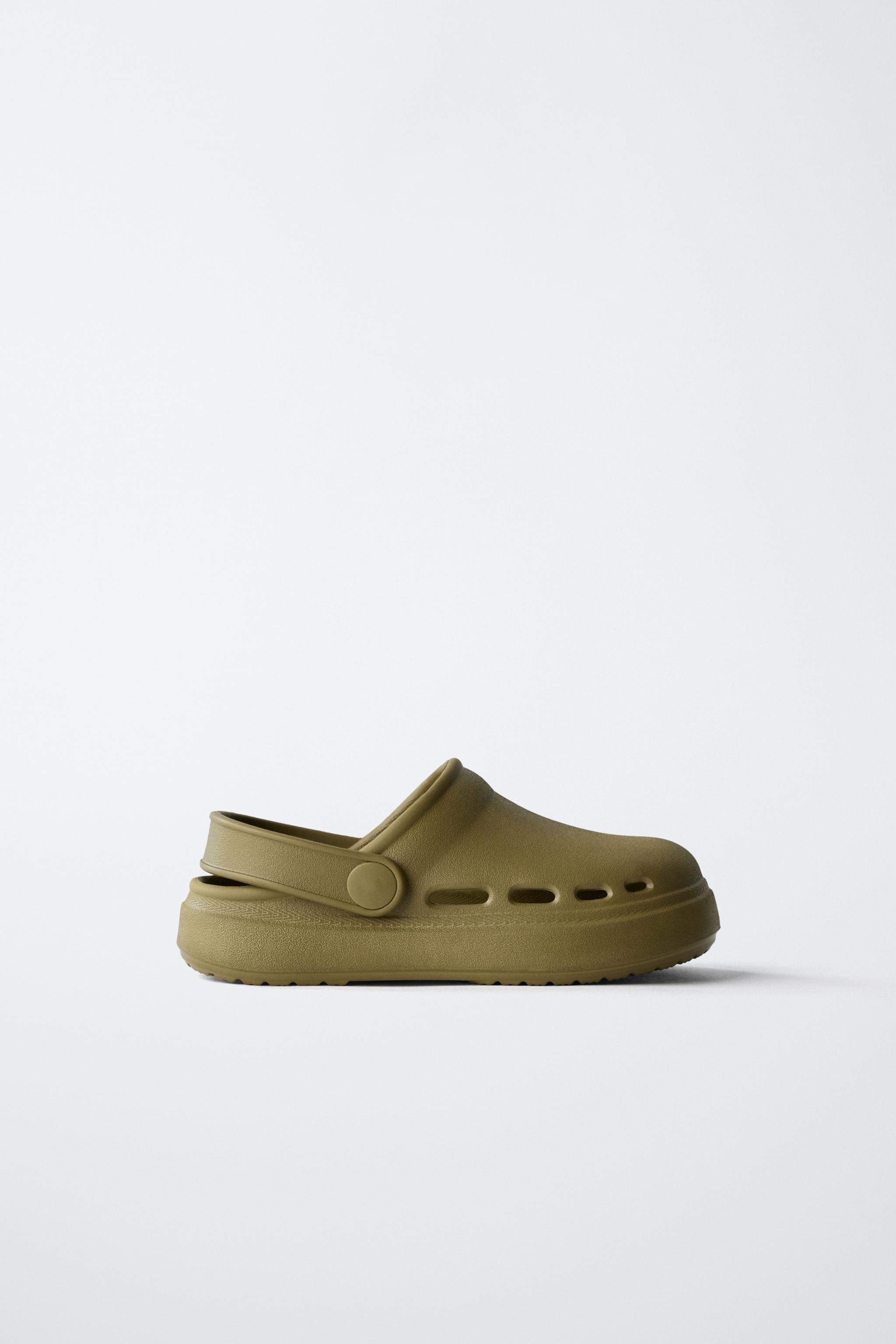 RUBBER CLOGS
