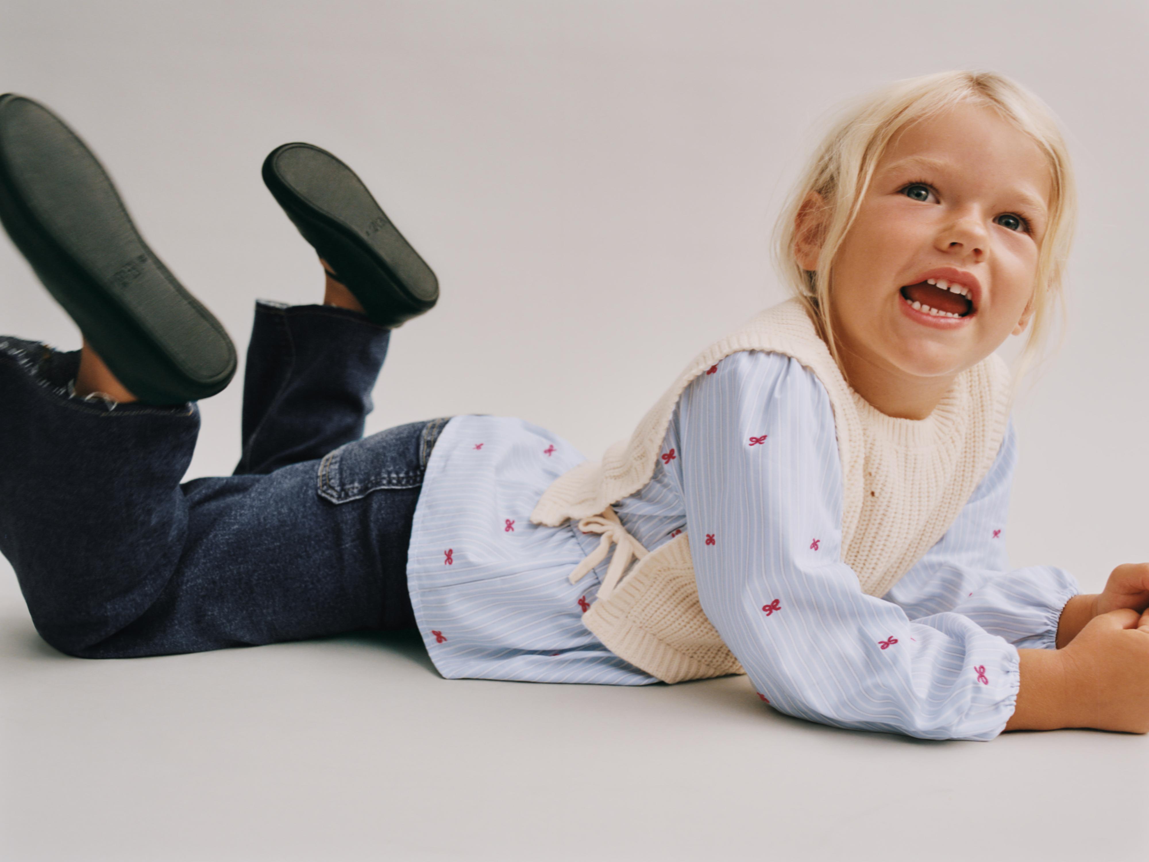 BOW EMBROIDERY SHIRT WITH KNIT VEST