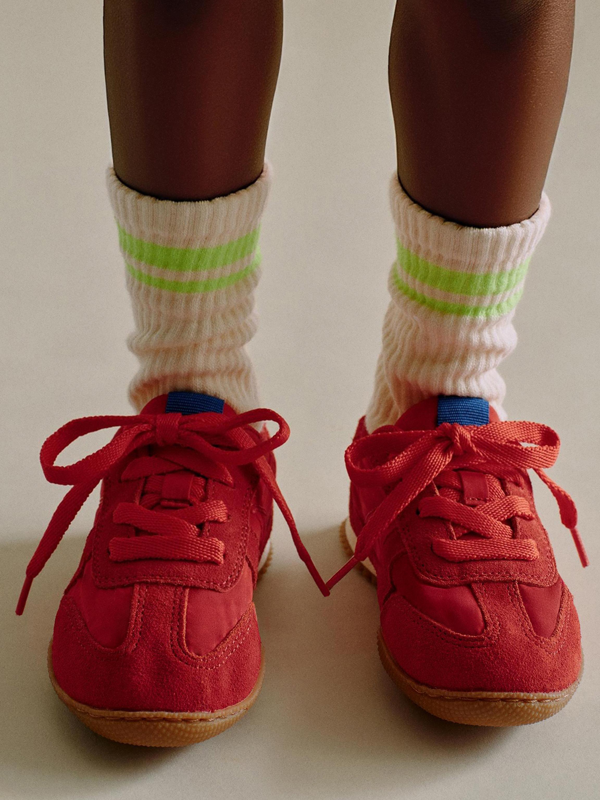 SOFT SNEAKERS