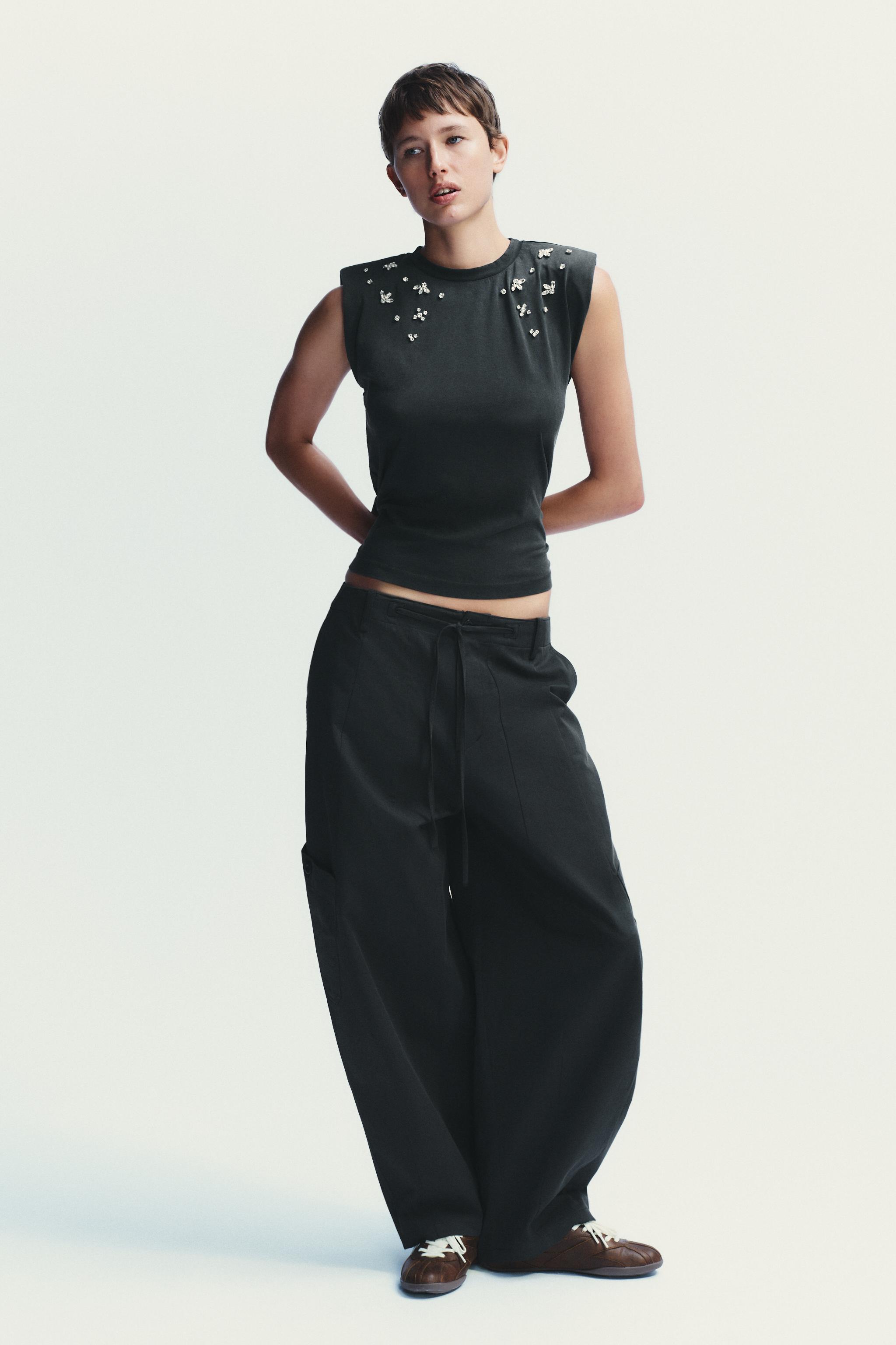 WASHED EFFECT JEWEL SHOULDER PAD T-SHIRT