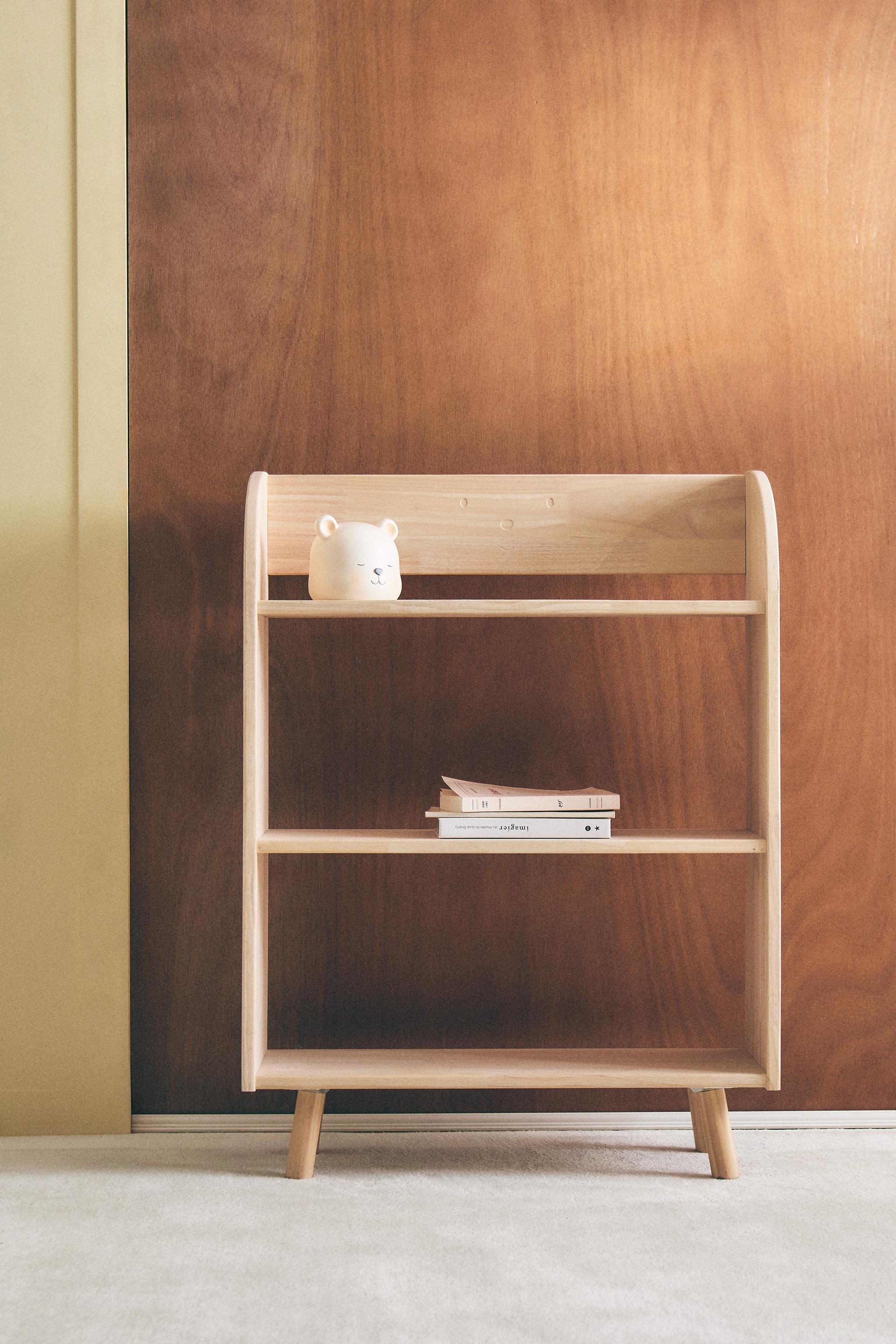 CHILDREN’S BEAR SHELVING UNIT