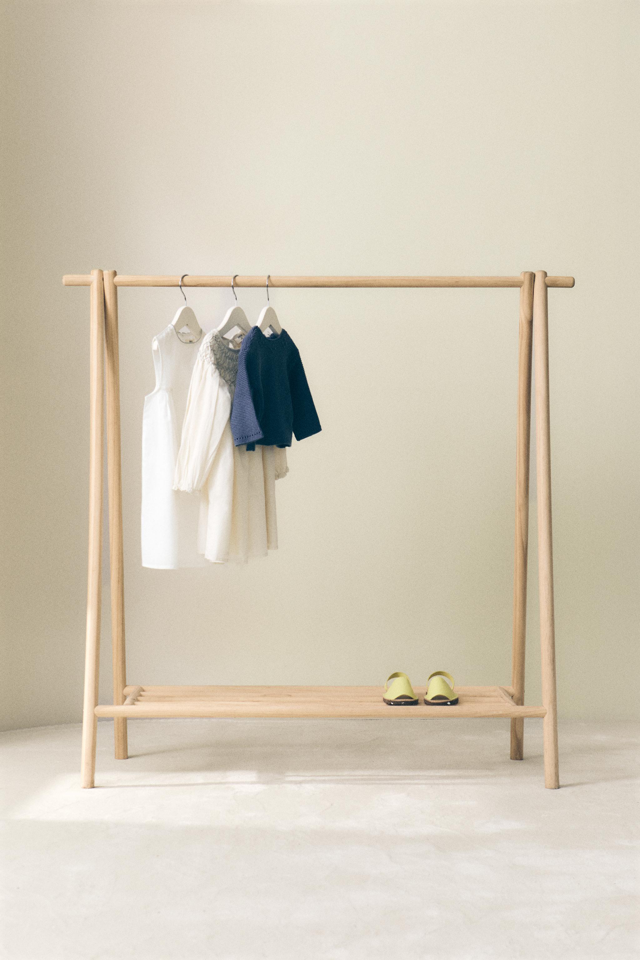 WOODEN CLOTHES RACK