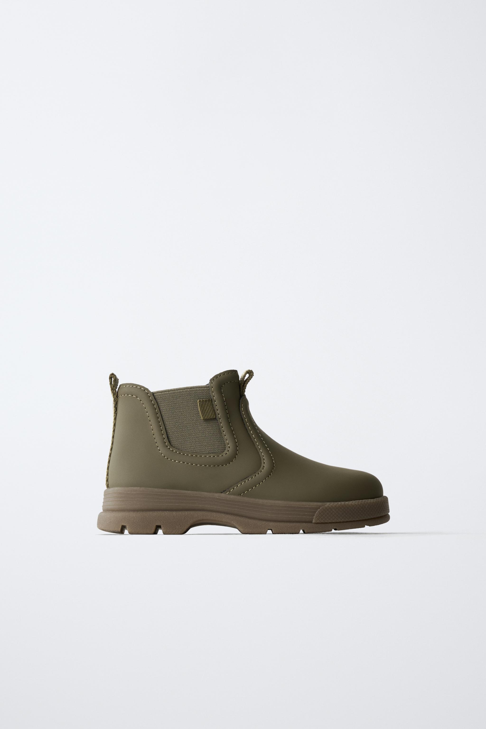 RUBBERIZED BOOTS