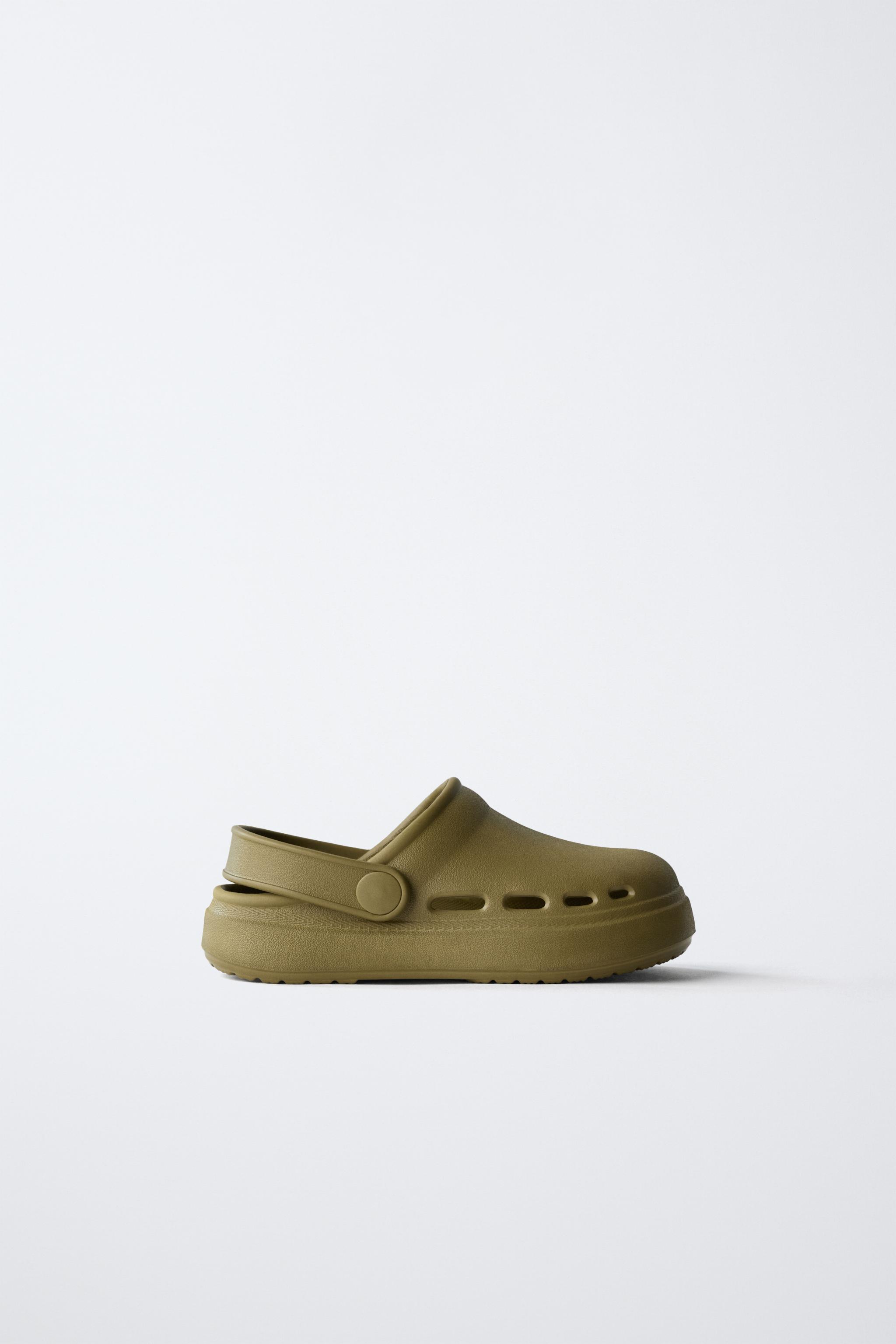 RUBBER CLOGS