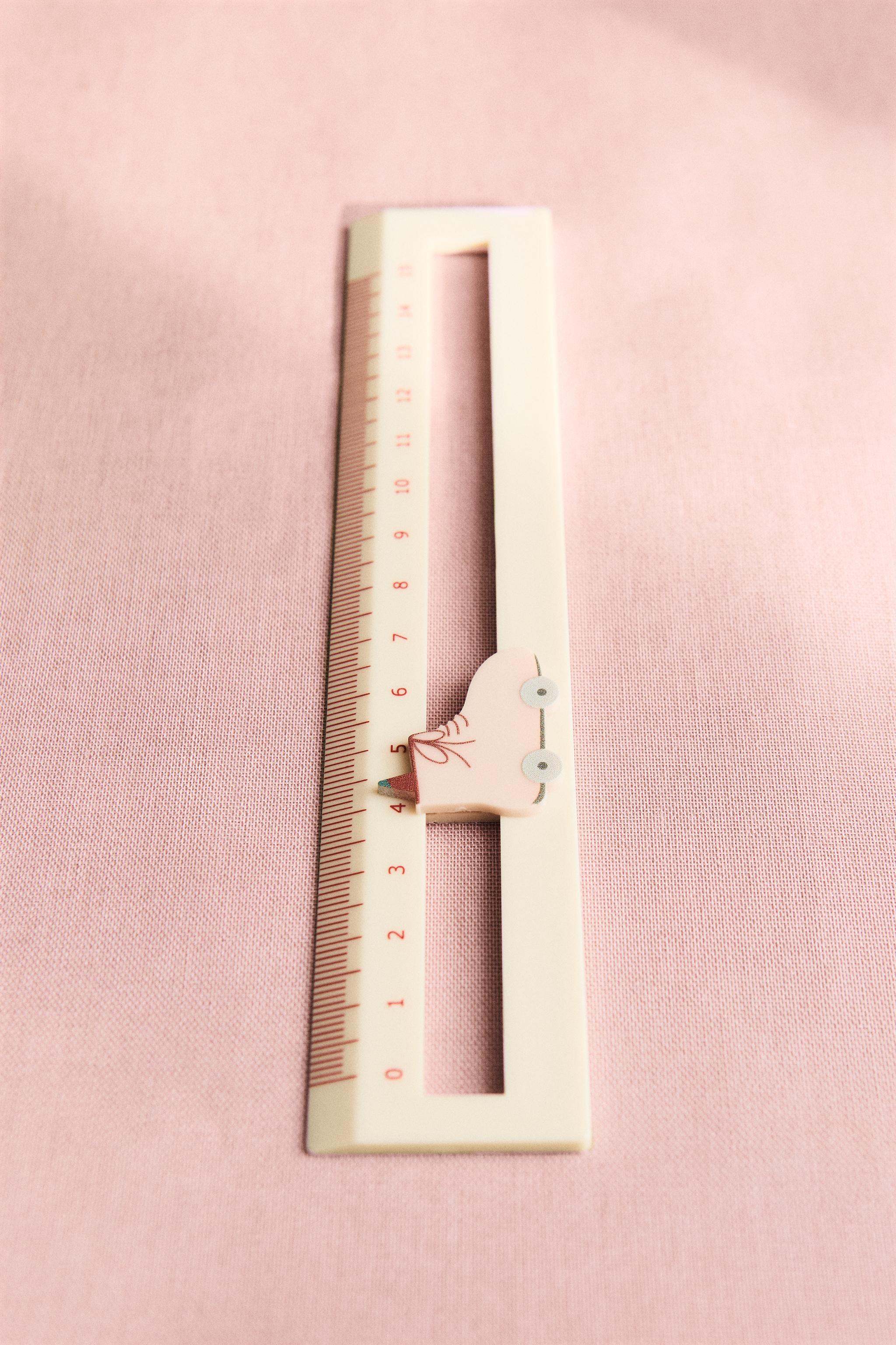 SKATING CHILDREN'S RULER