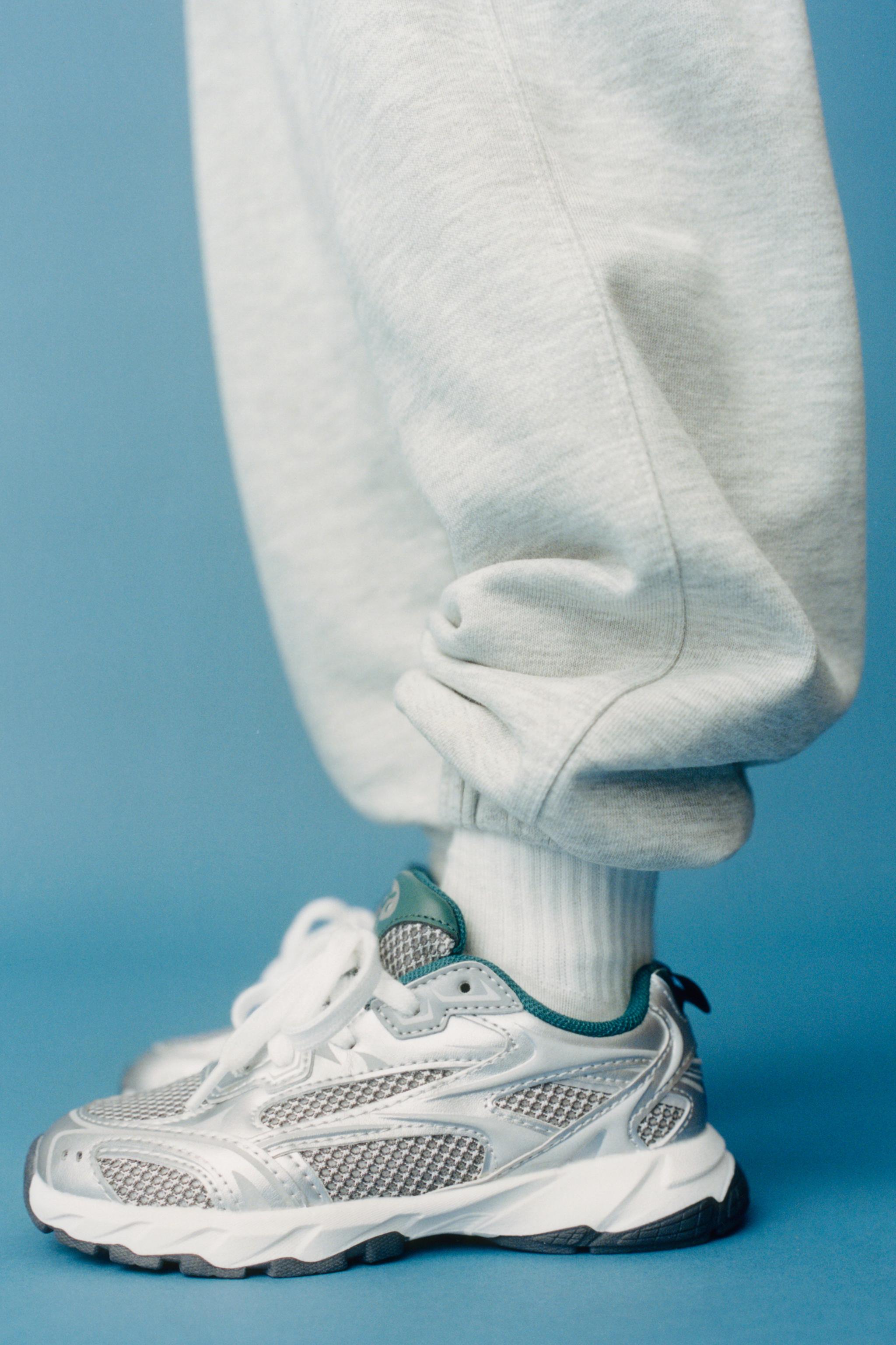 MESH SNEAKERS