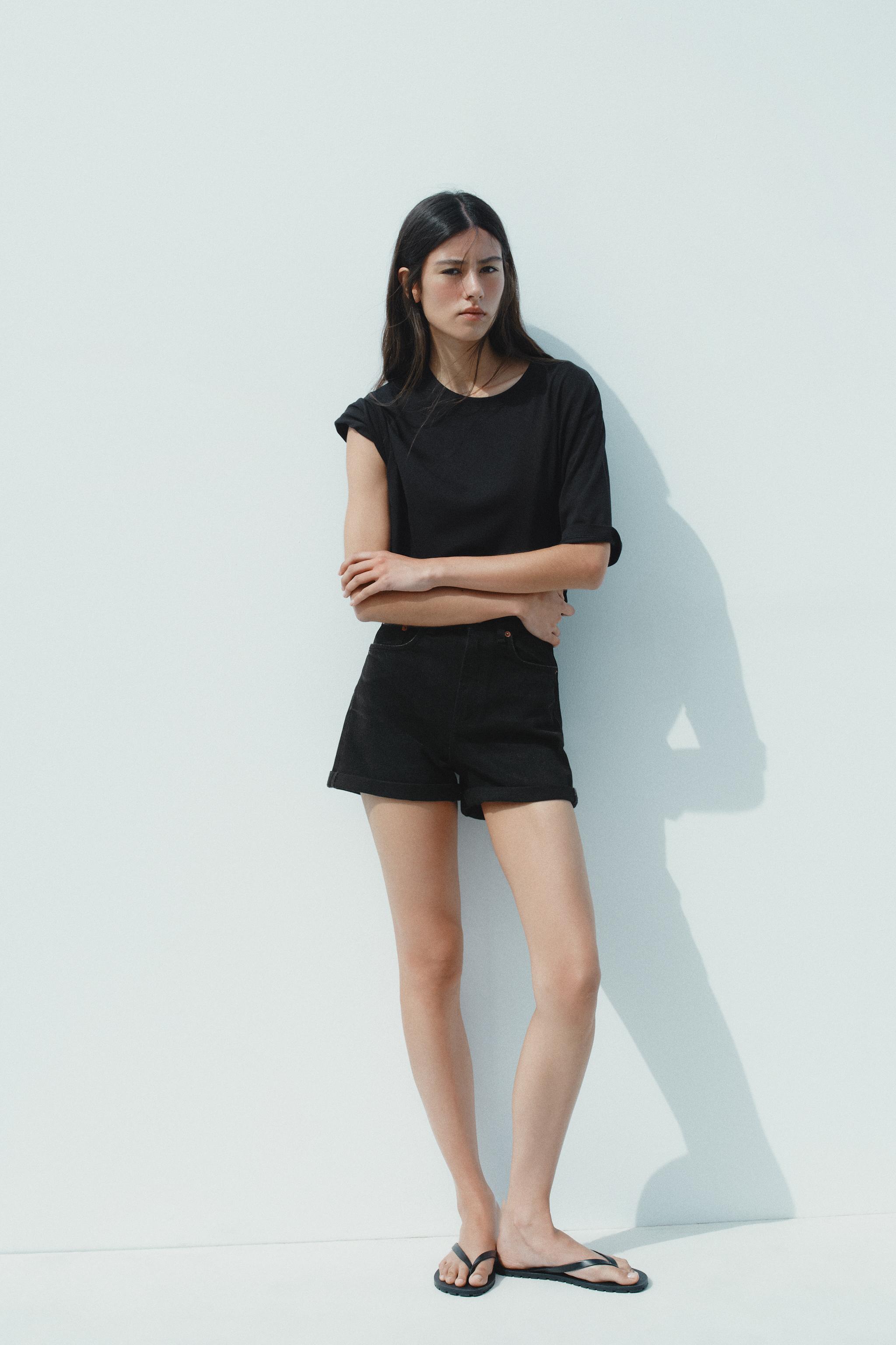 HIGH-WAISTED MOM FIT SHORTS