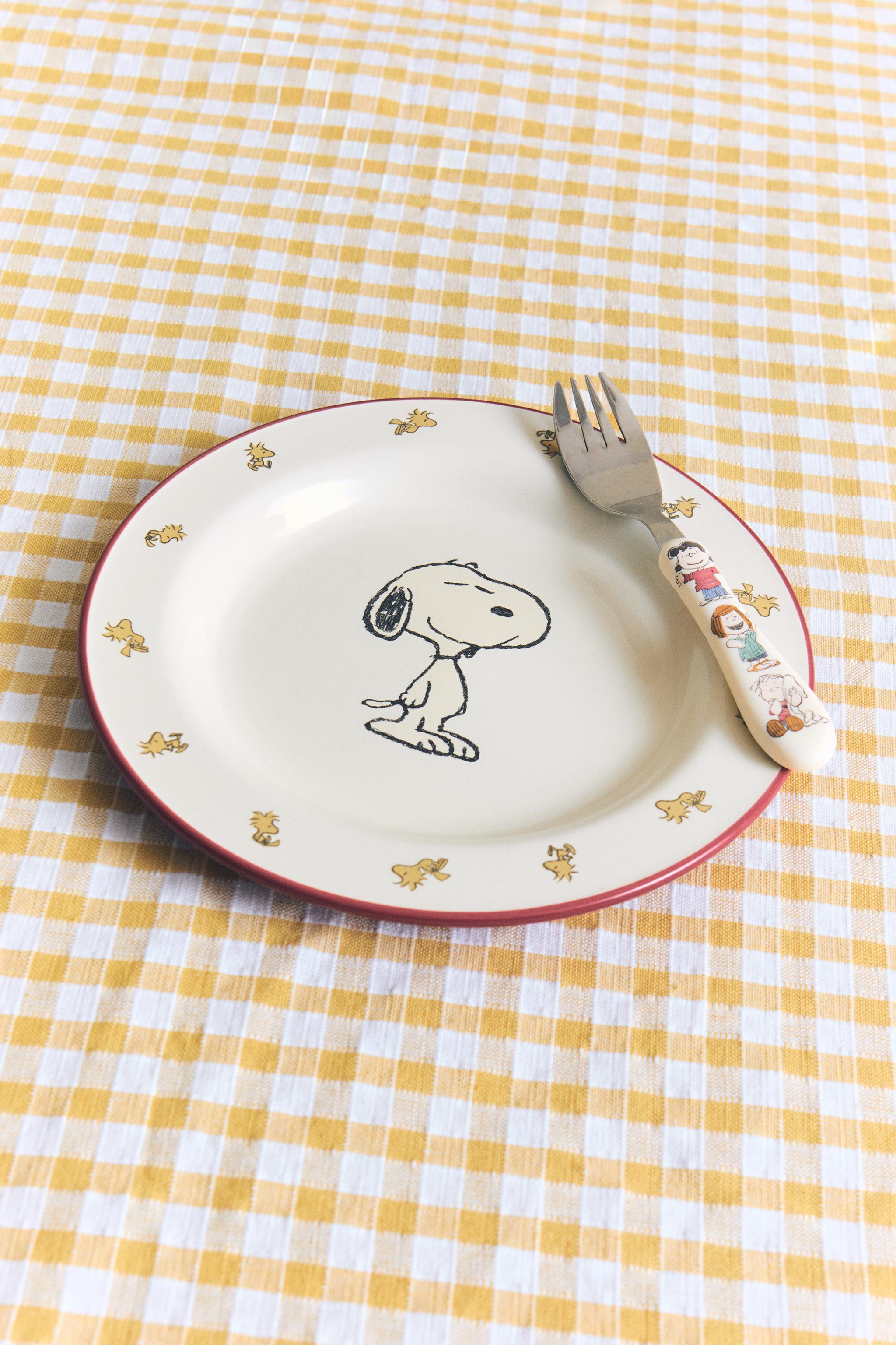 PEANUTS™ CHILDREN’S CERAMIC PLATE