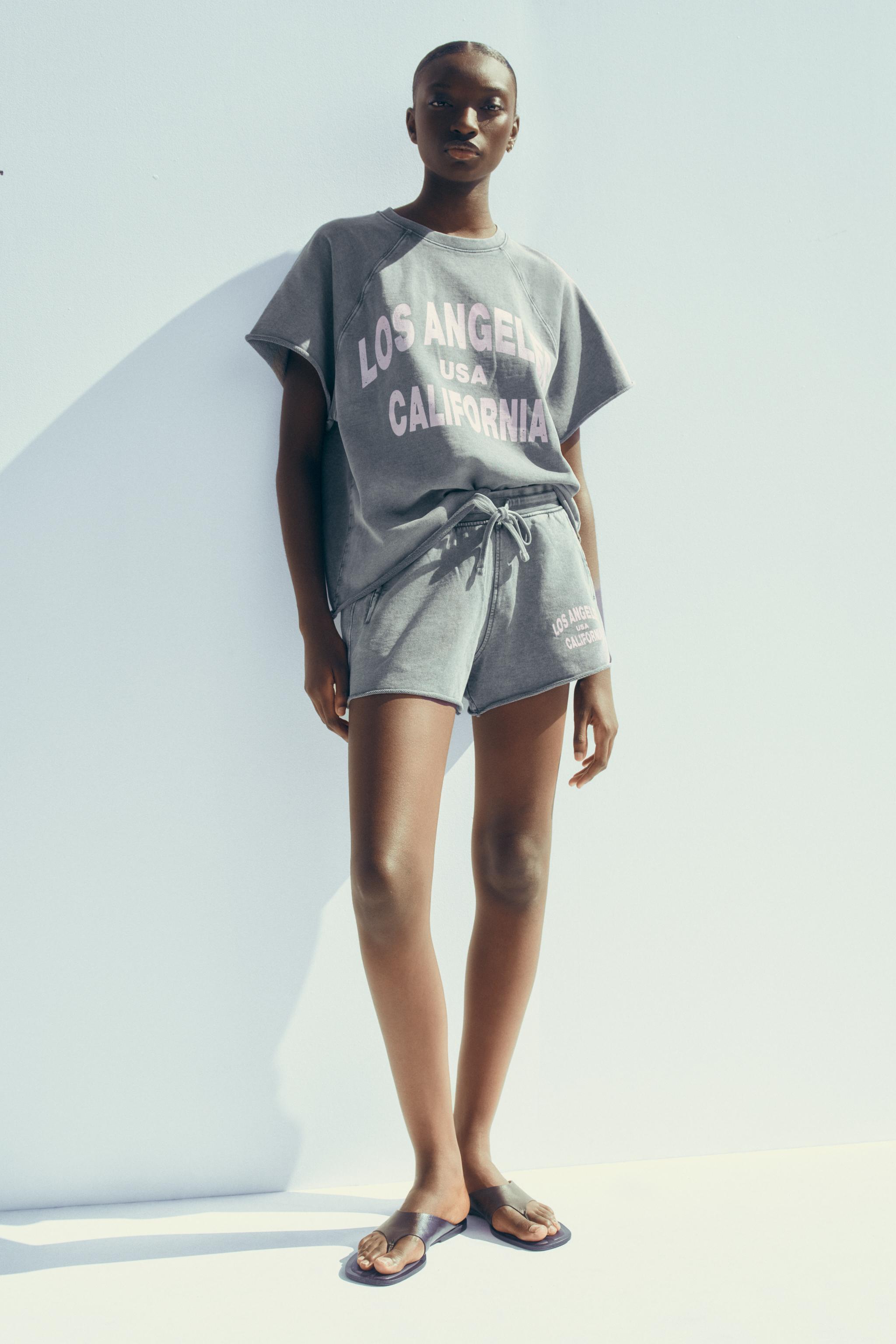 WASHED EFFECT TEXT PLUSH SWEATSHIRT